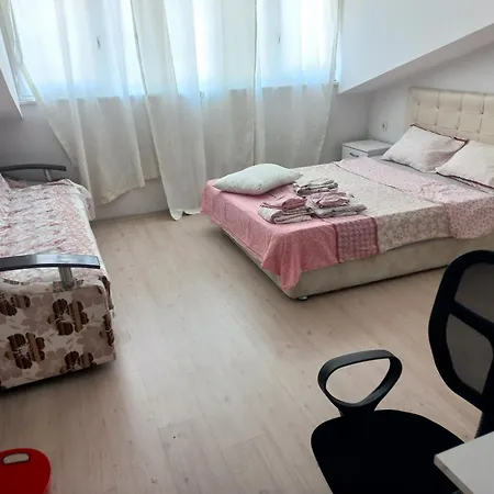 Apartment Comfort - Whole Appartments - Shared Kitchen - Airport Shuttle Bookable