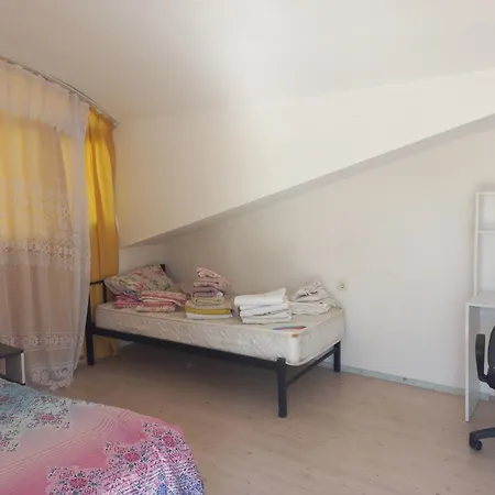 Comfort - Whole Appartments - Shared Kitchen - Airport Shuttle Bookable شقة ألانيا
