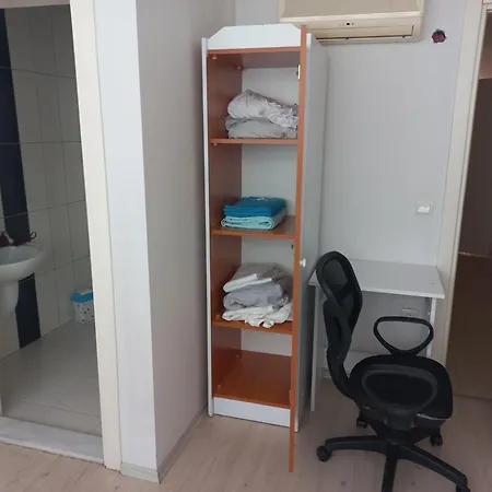 Comfort - Whole Appartments - Shared Kitchen - Airport Shuttle Bookable شقة ألانيا